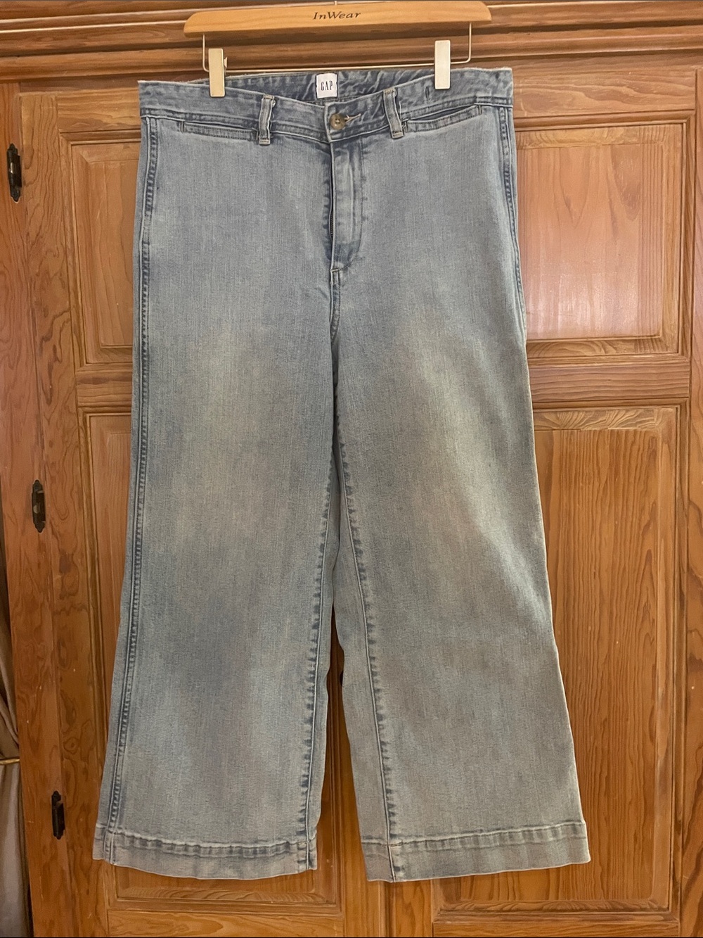GAP Wide-Leg Cropped Jeans in Light Blue Denim